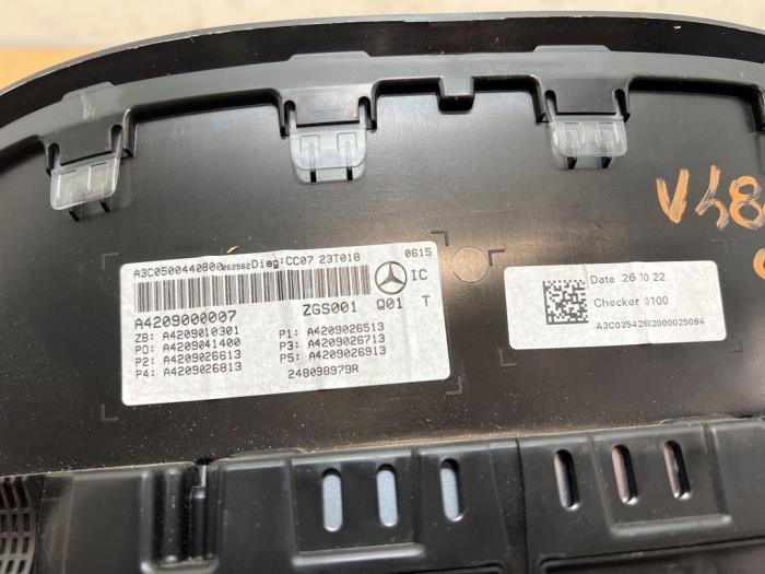 Tacho - Kombiinstrument KM Mercedes T-Klasse