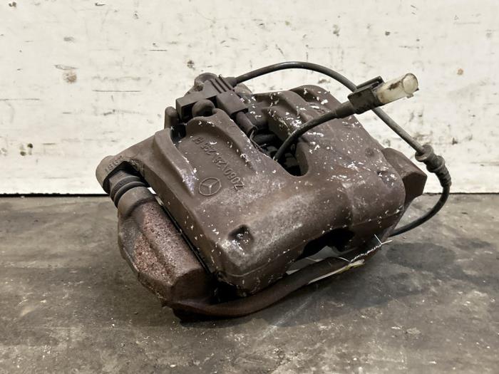 Etrier de frein (pince) avant droit Mercedes E-Klasse