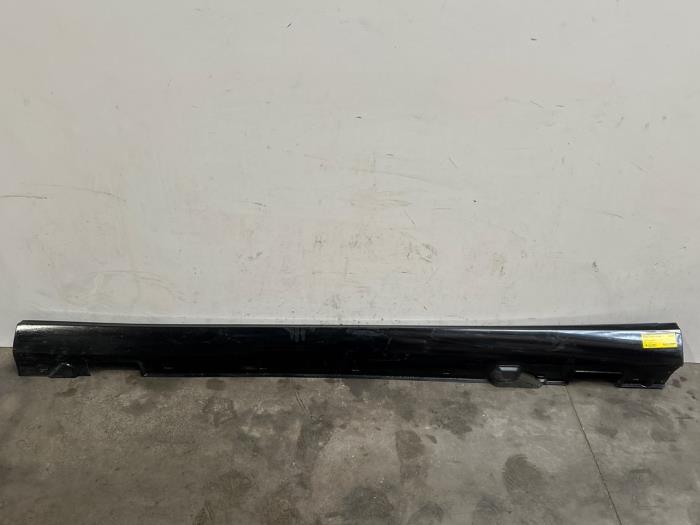 Sill, left Mercedes E-Klasse
