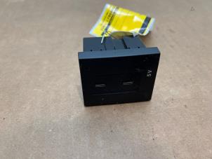 Gebruikte USB module Mercedes A (177.0) 1.3 A-200 Turbo 16V Prijs € 12,10 Inclusief btw aangeboden door Autoparts Van De Velde