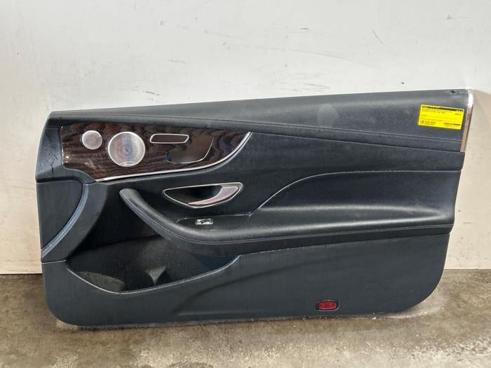 Tapicerka drzwi prawych przednich wersja 4-drzwiowa Mercedes E-Klasse