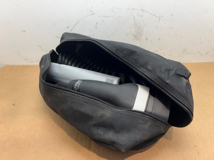 Kabel ladowania samochodu elektrycznego Mercedes C-Klasse