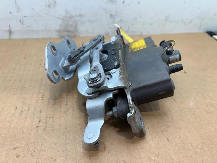 Pop up bonnet system Mercedes E-Klasse