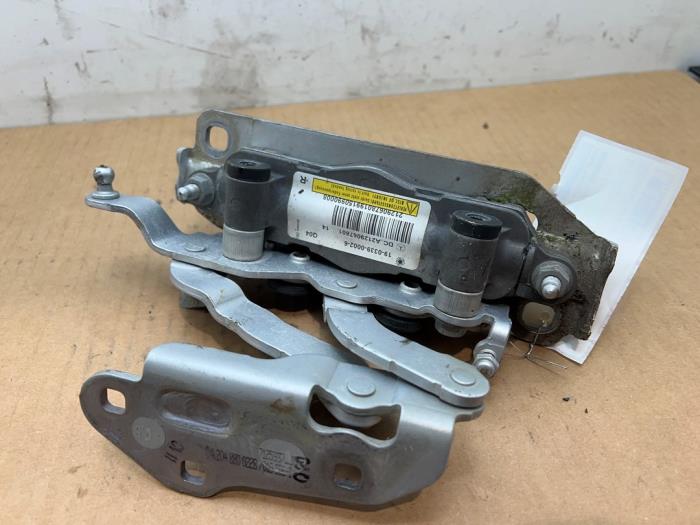 Pop up bonnet system Mercedes E-Klasse