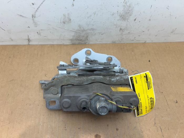 Pop up bonnet system Mercedes E-Klasse