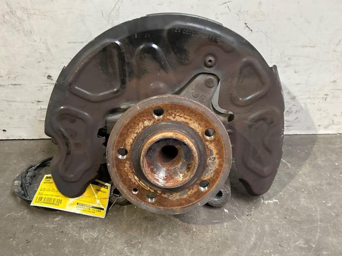 Fusee links-voor Mercedes Vito