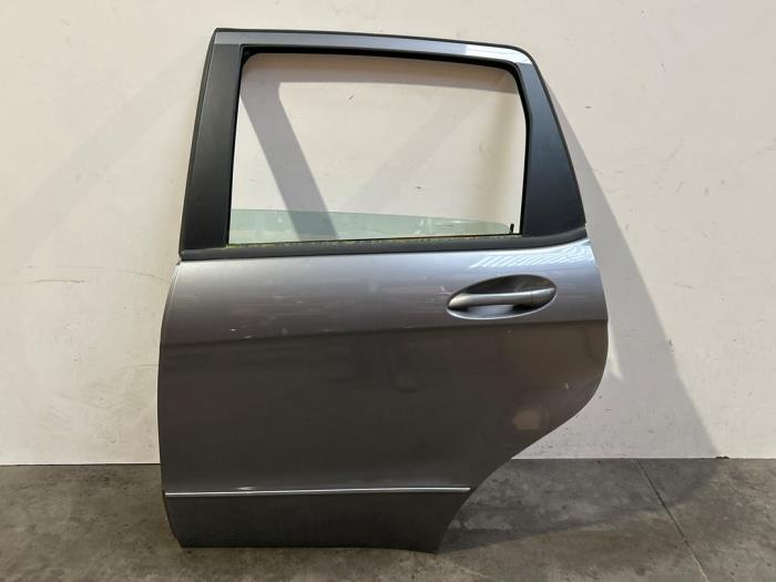 Drzwi lewe tylne wersja 4-drzwiowa Mercedes A-Klasse