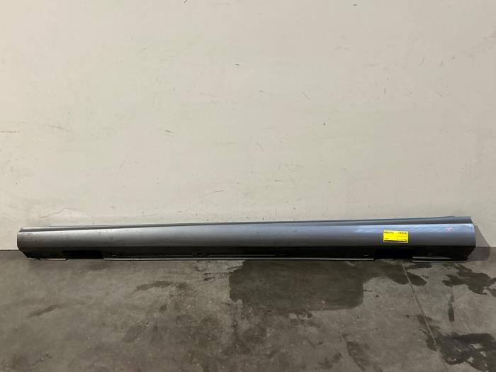 Sill, left Mercedes CLA