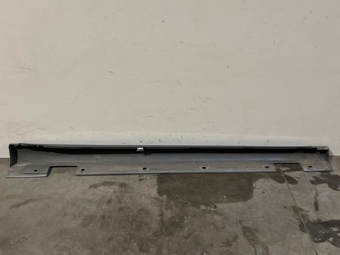 Sill, left Mercedes CLA