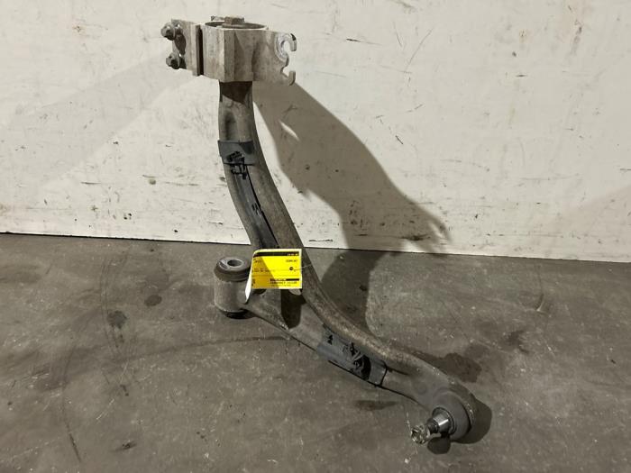 Wahacz zawieszenia lewy przód Mercedes CLA