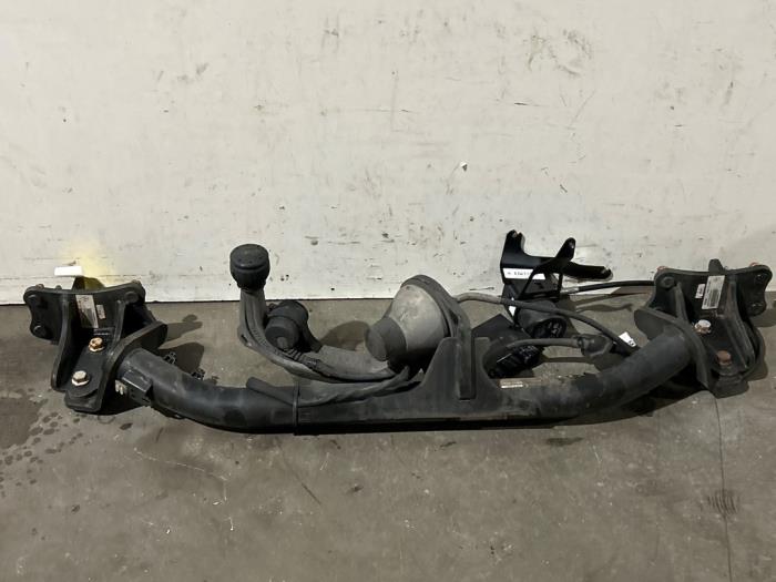 Hak holowniczy Mercedes CLA