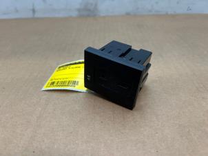 Gebruikte USB module Mercedes A Limousine (177.1) 1.3 A-200 Turbo Prijs € 12,10 Inclusief btw aangeboden door Autoparts Van De Velde
