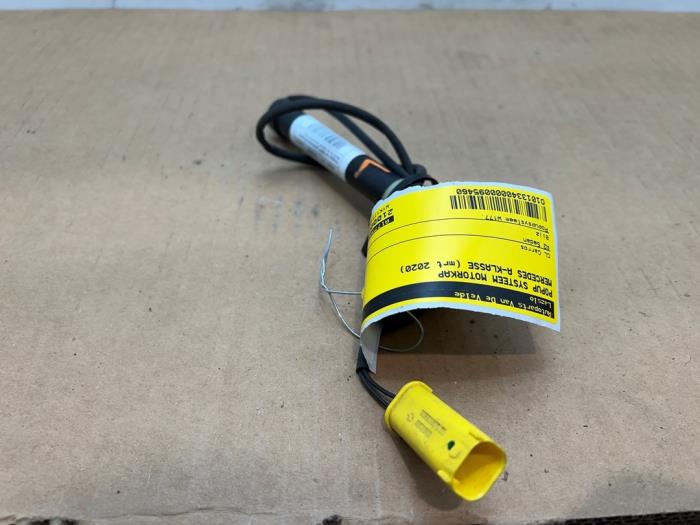 Pop up bonnet system Mercedes A-Klasse