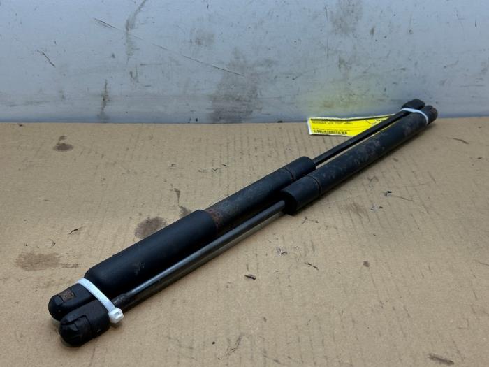 Zestaw amortyzatorów gazowych pokrywy silnika Mercedes CLK