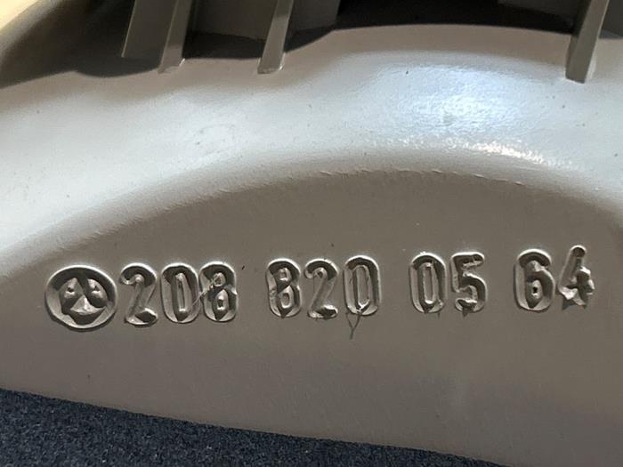 Feu arrière gauche Mercedes CLK