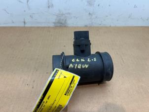 Gebruikte Luchtmassameter Mercedes CLK (R208) 2.0 200 16V Prijs € 30,25 Inclusief btw aangeboden door Autoparts Van De Velde