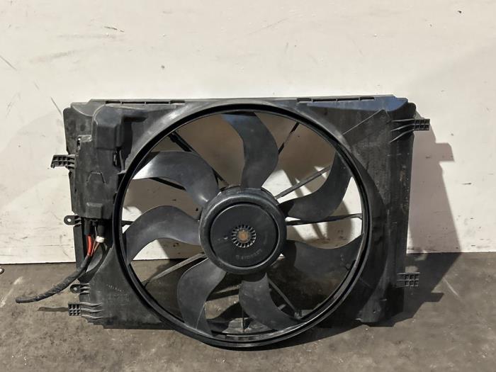 Ventilateur de refroidissement moteur Mercedes CLA