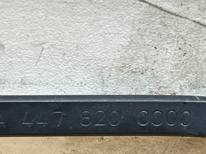 Ramie wycieraczki przedniej Mercedes Vito