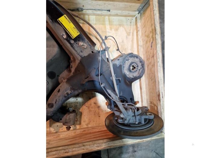 Sworzen lewy tyl Mercedes Vito