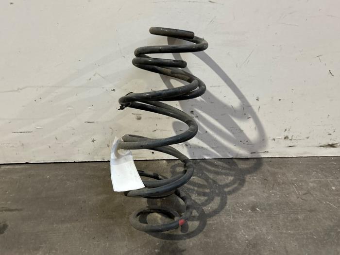 Muelle helicoidal detrás Mercedes A-Klasse