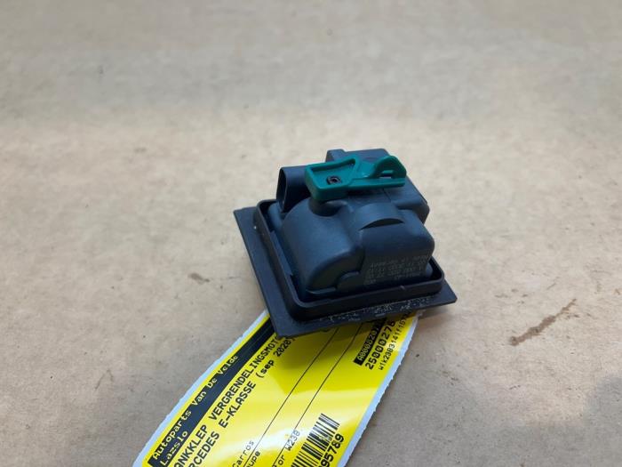 Tank flap lock motor Mercedes E-Klasse