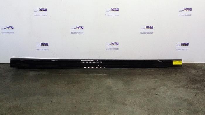 Umbral izquierda Mercedes CLA