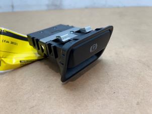 Gebruikte Handrem Mechaniek Mercedes A (W176) 1.6 A-180 16V Prijs € 12,10 Inclusief btw aangeboden door Autoparts Van De Velde