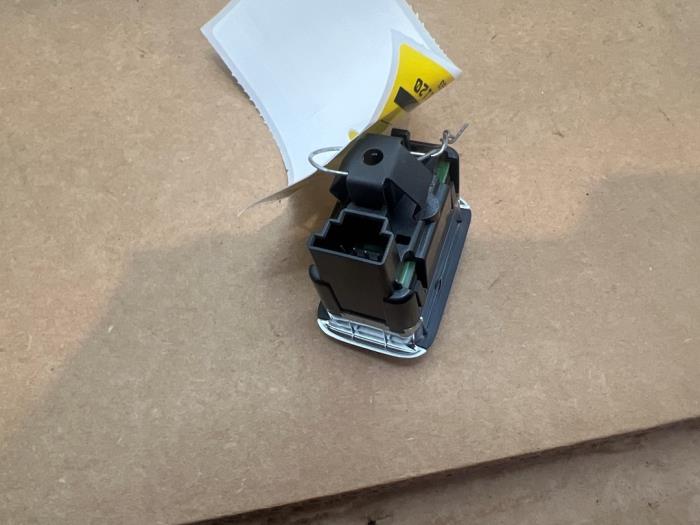 Interruptor de ventanilla eléctrica Mercedes CLA