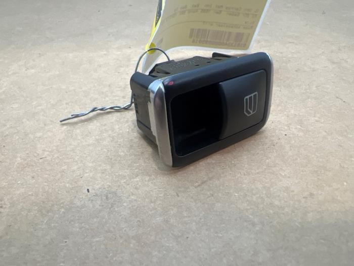 Przelacznik elektrycznej szyby Mercedes CLA