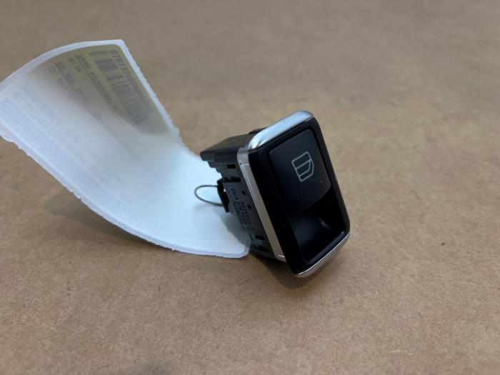 Przelacznik elektrycznej szyby Mercedes CLA