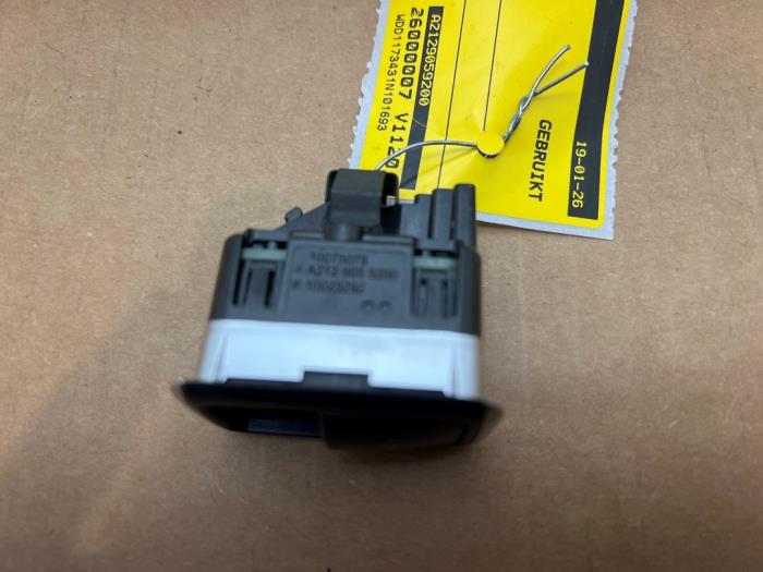 Commutateur hayon Mercedes CLA