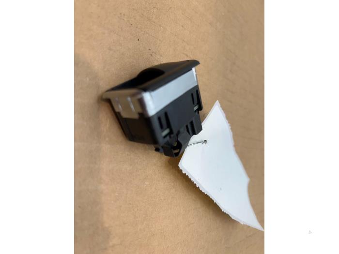 Commutateur hayon Mercedes CLA