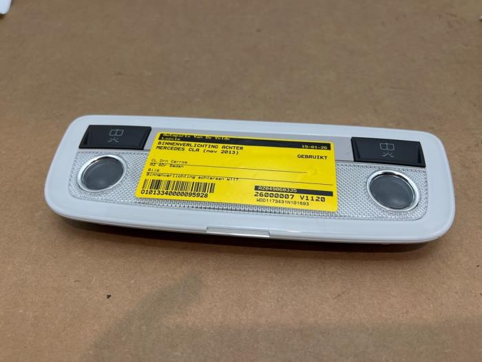 Iluminación interior detrás Mercedes CLA