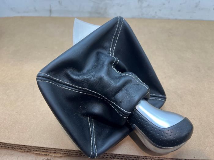 Pokrywa dzwigni zmiany biegów Mercedes CLA