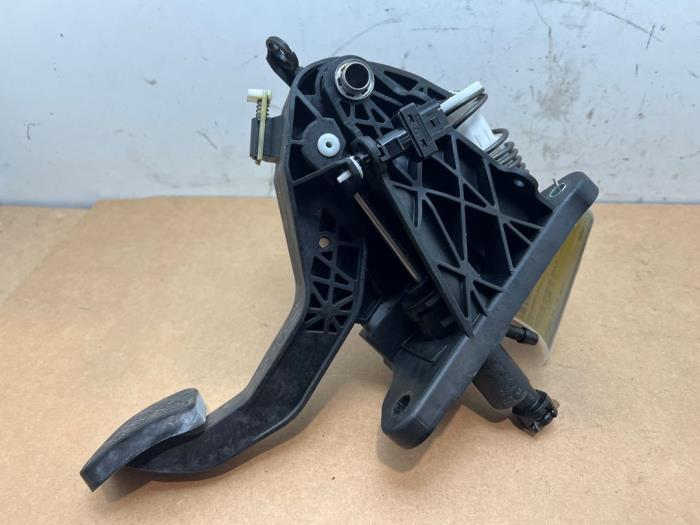 Pédale embrayage Mercedes CLA