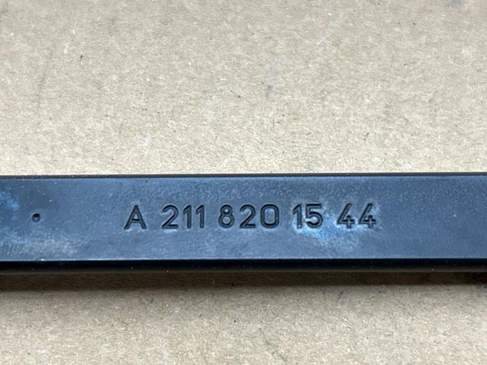 Front wiper arm Mercedes E-Klasse