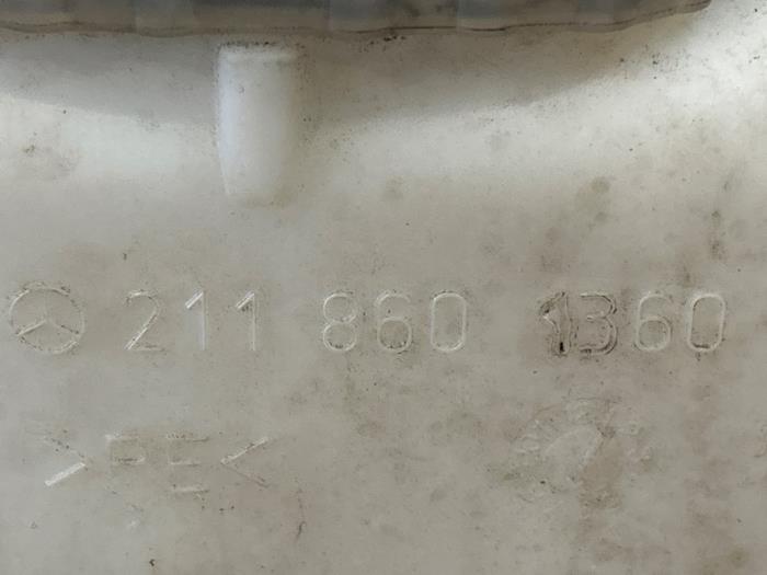 Front windscreen washer reservoir Mercedes E-Klasse