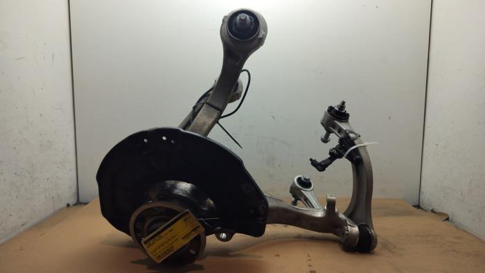 Fusee links-voor Mercedes C-Klasse