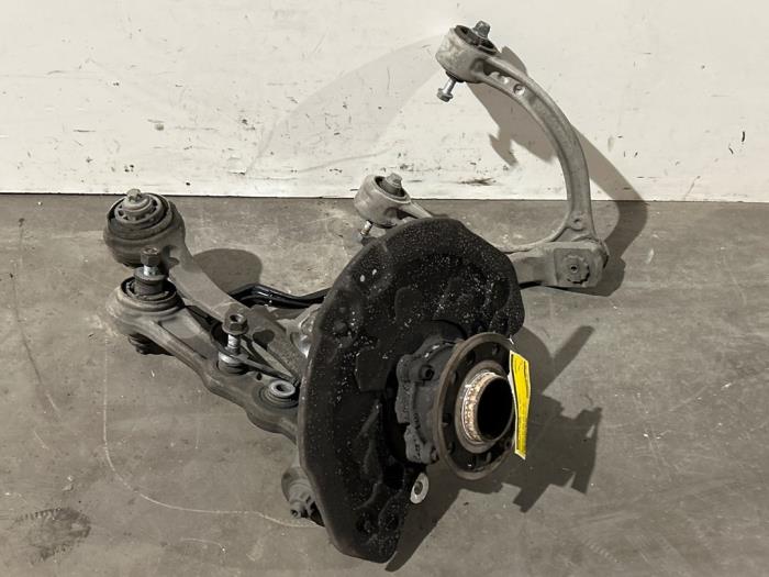 Fusee links-voor Mercedes C-Klasse