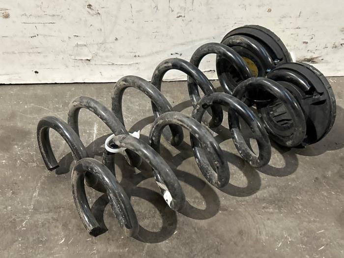 Schroefveer achter Mercedes C-Klasse