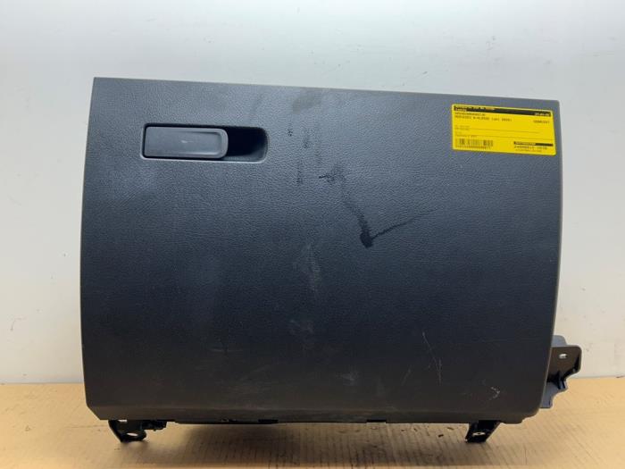 Schowek w desce rozdzielczej Mercedes B-Klasse