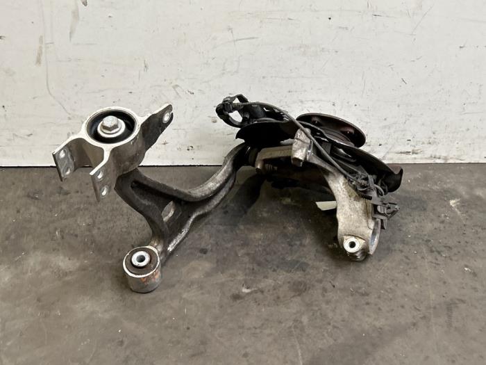 Fusee links-voor Mercedes B-Klasse