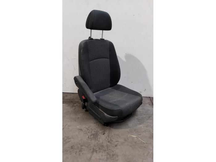 Stoel links Mercedes Vito