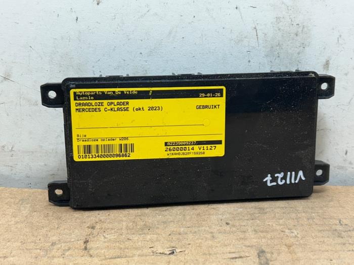 Ladowarka bezprzewodowa Mercedes C-Klasse