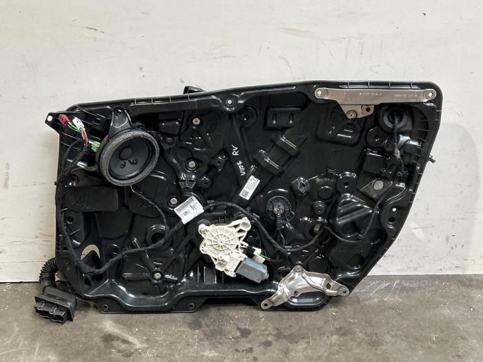 Mechanizm szyby prawej przedniej wersja 4-drzwiowa Mercedes C-Klasse