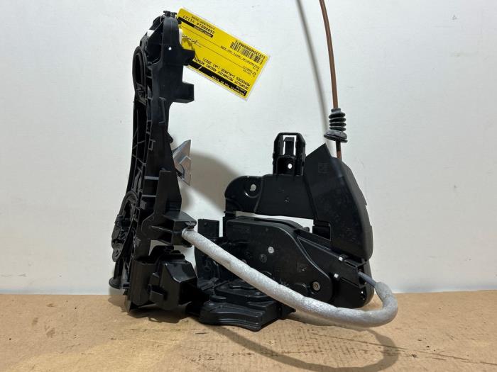 Mechanizm blokady drzwi prawych przednich wersja 4-drzwiowa Mercedes C-Klasse