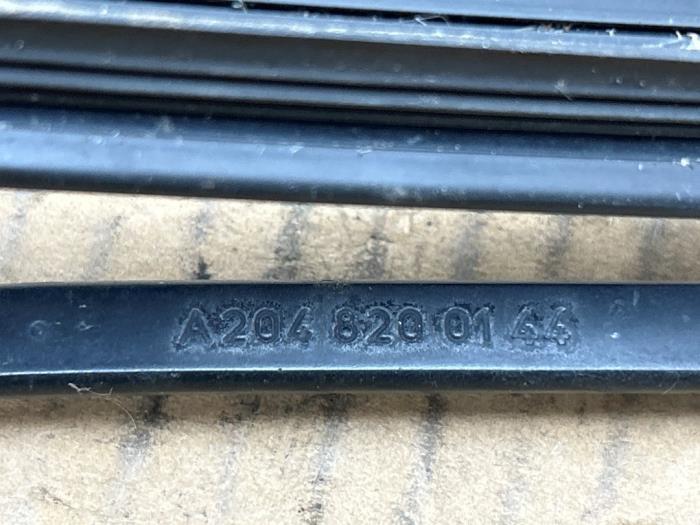 Brazo delantero de limpiaparabrisas Mercedes C-Klasse