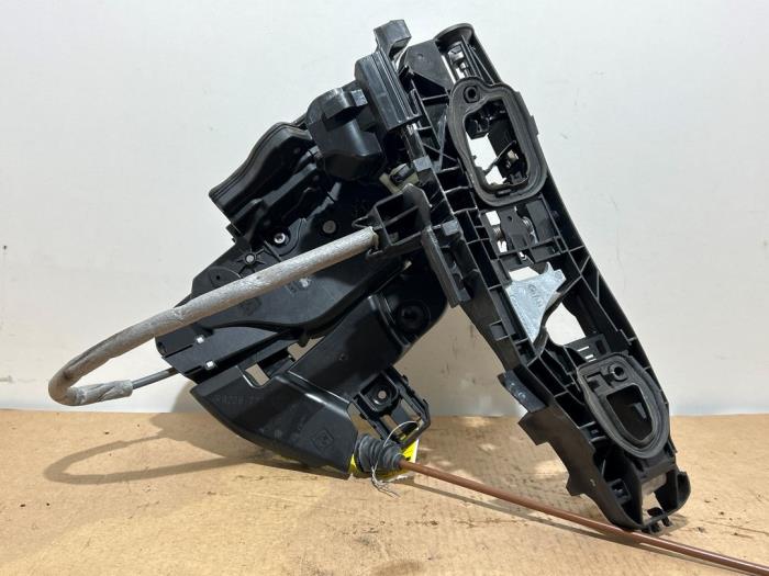 Mechanizm blokady drzwi prawych przednich wersja 4-drzwiowa Mercedes C-Klasse