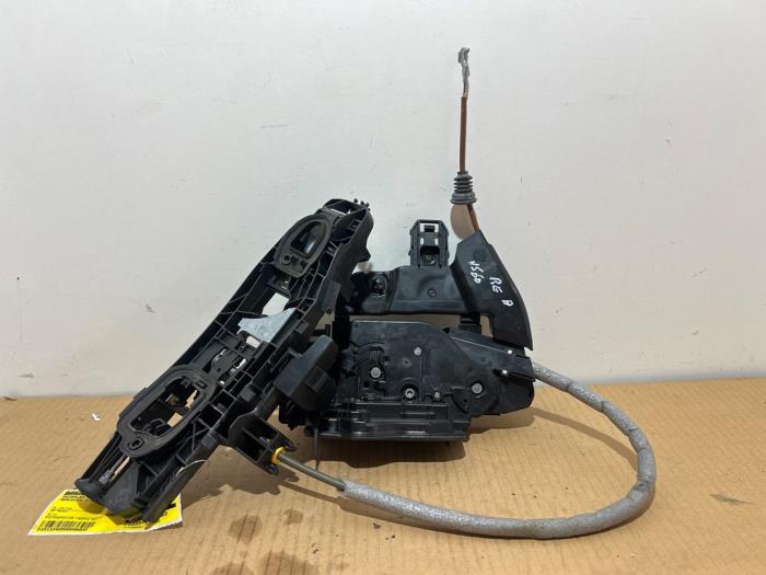 Mechanizm blokady drzwi prawych tylnych wersja 4-drzwiowa Mercedes C-Klasse