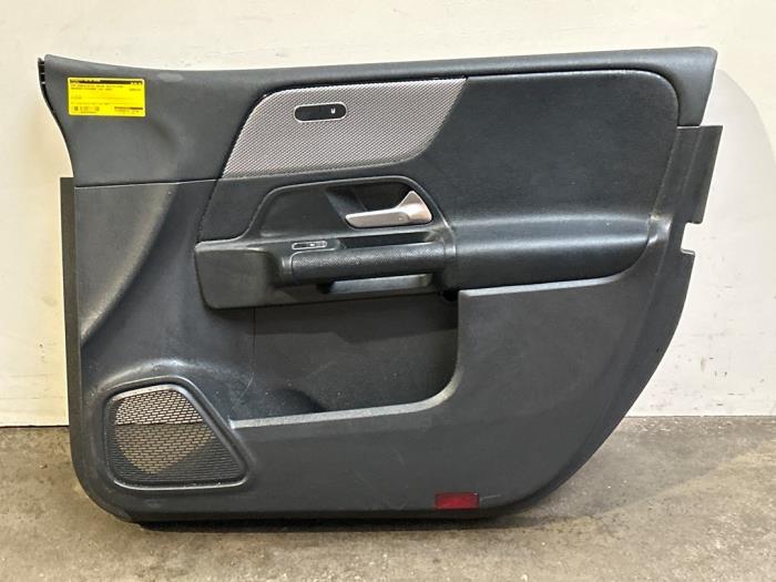 Tapicerka drzwi prawych przednich wersja 4-drzwiowa Mercedes B-Klasse